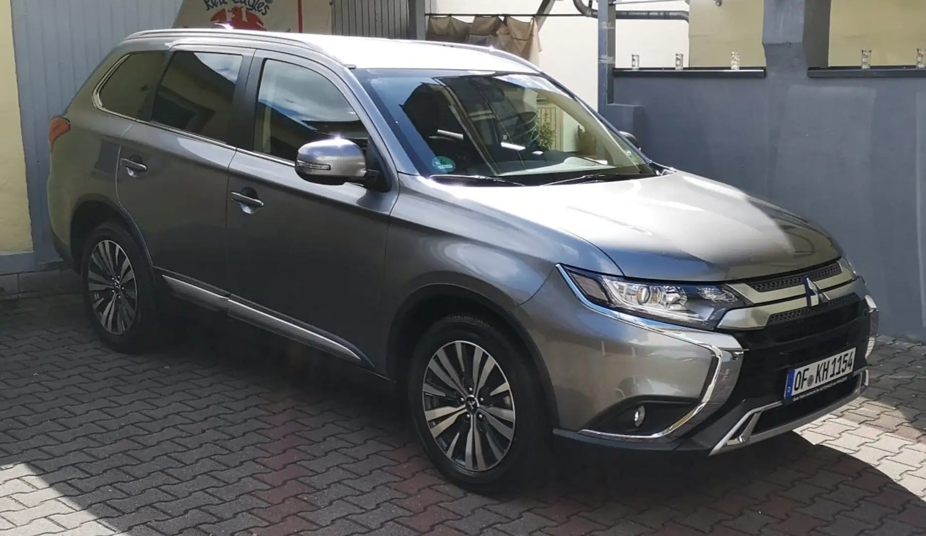 Mitsubishi Outlander 2.0 2WD CVT Active Grau - 1