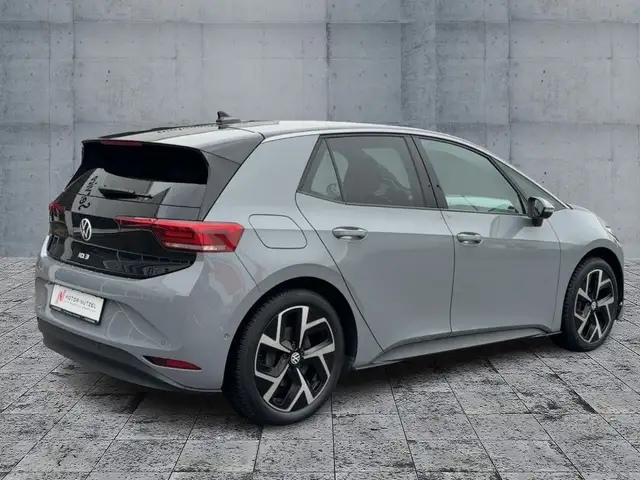 Volkswagen ID.3 view 6