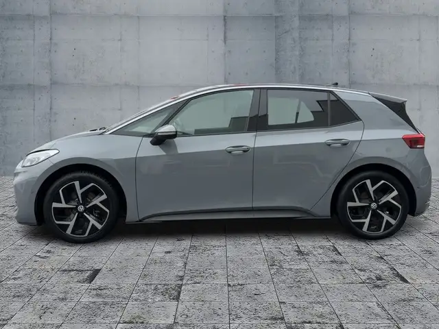 Volkswagen ID.3 view 4