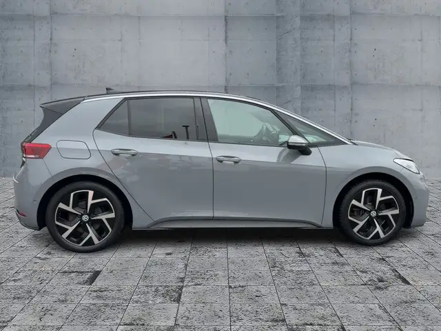 Volkswagen ID.3 view 7