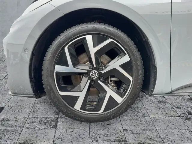 Volkswagen ID.3 view 8