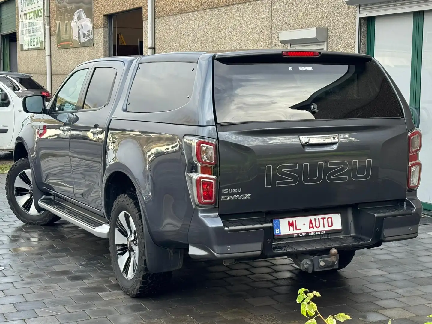 Isuzu D-Max 1.9 Turbo D 4WD Road Ranger Boite Auto Faible Km Gris - 2