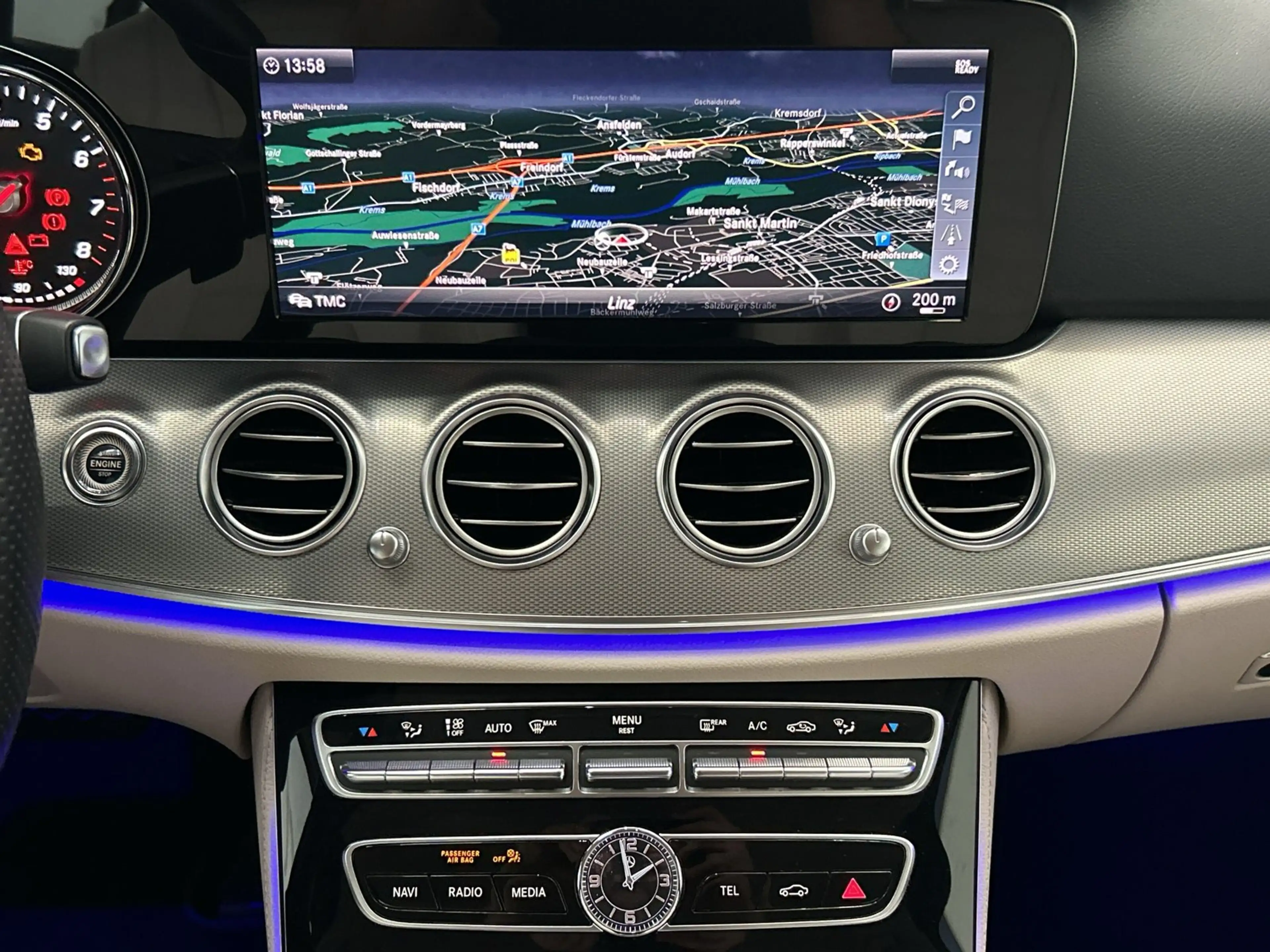 Mercedes-Benz E 400 4MATIC Limousine SHZ — photo 10