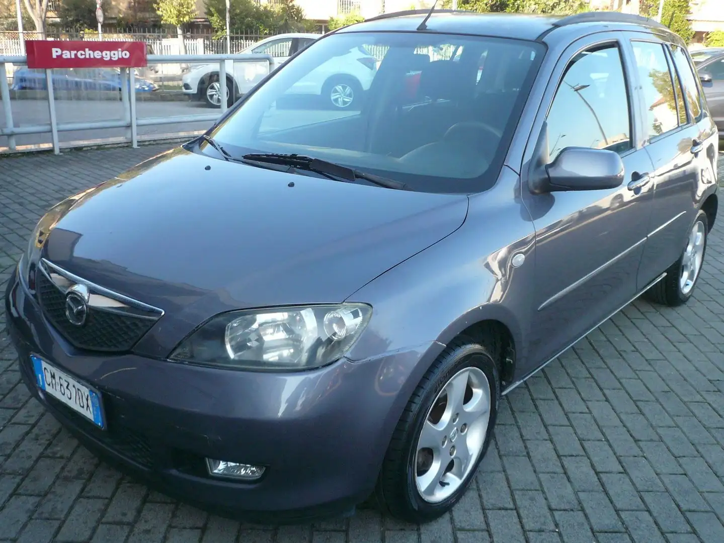 Mazda 2 2 1.4 td 68cv per Neopatentati Gris - 1