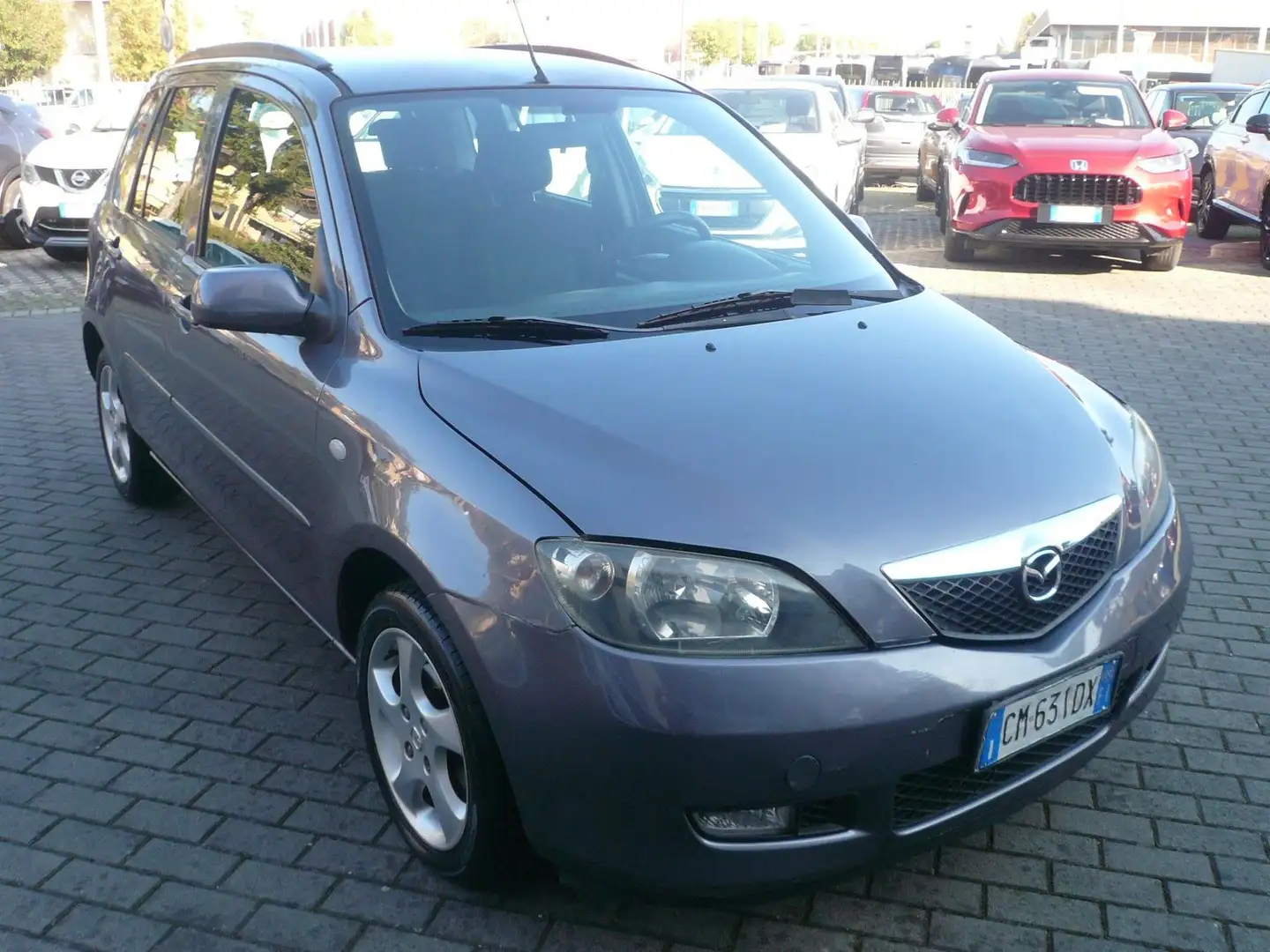 Mazda 2 2 1.4 td 68cv per Neopatentati Gris - 2