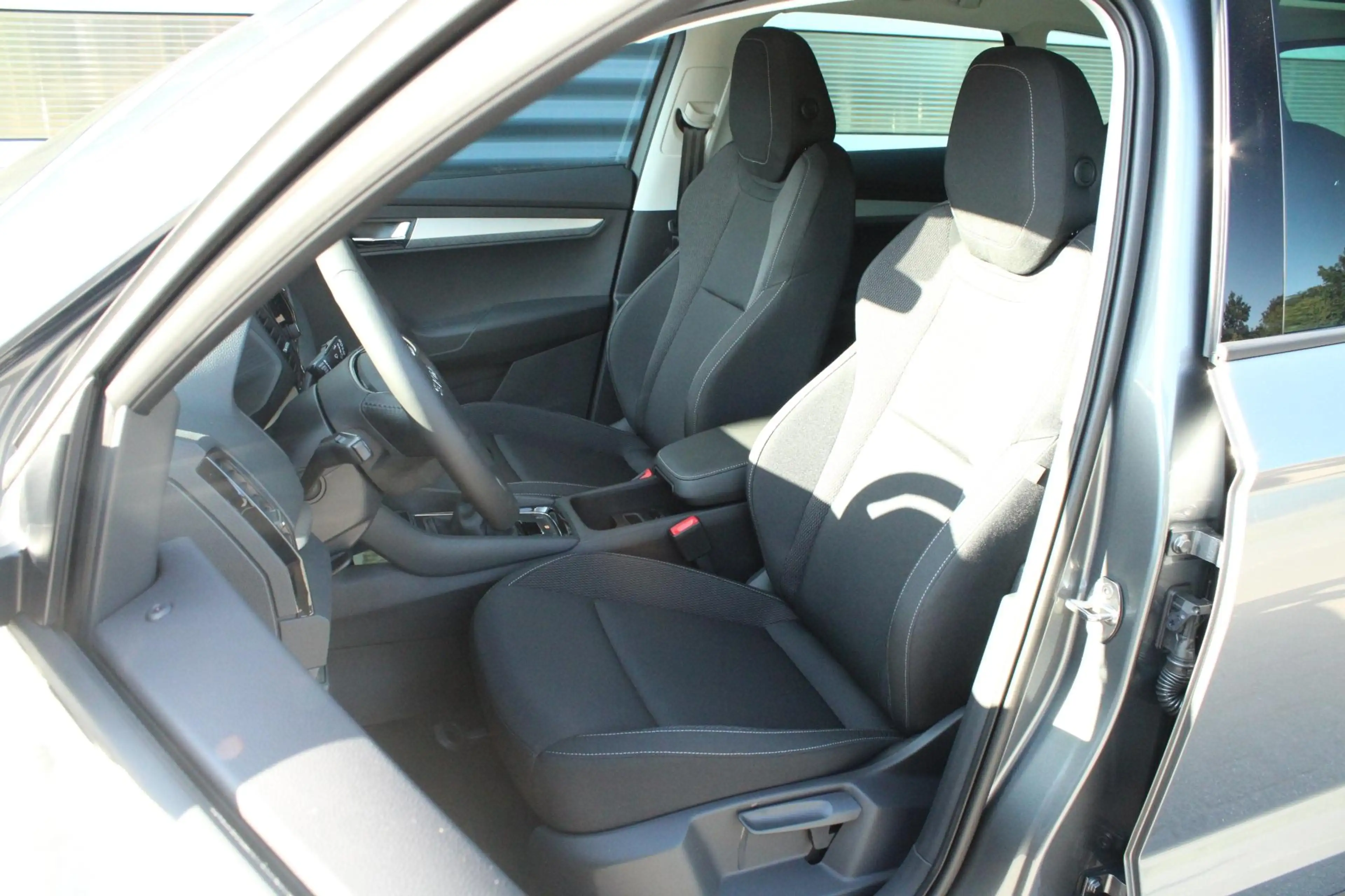 Skoda Karoq 1.0 TSI 115pk Business Edition | Trekhaak Uitklapb — photo 4