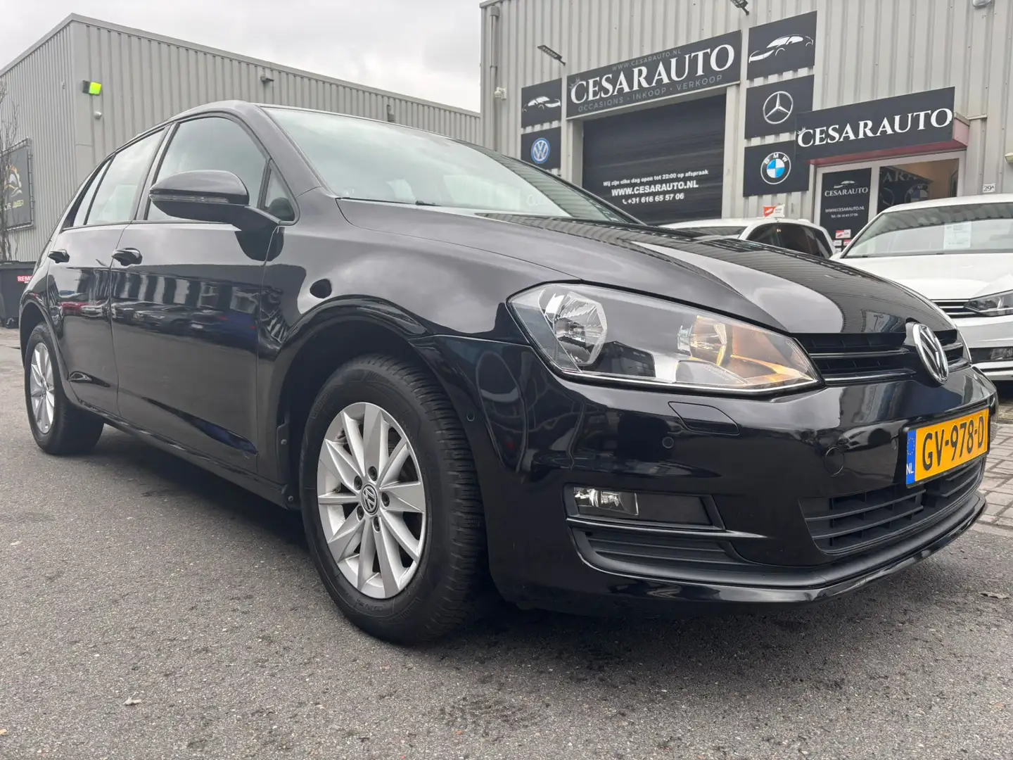 Volkswagen Golf 1.2 TSI AUTOMAAT 7-TRAPS / 124 DKM Schwarz - 1