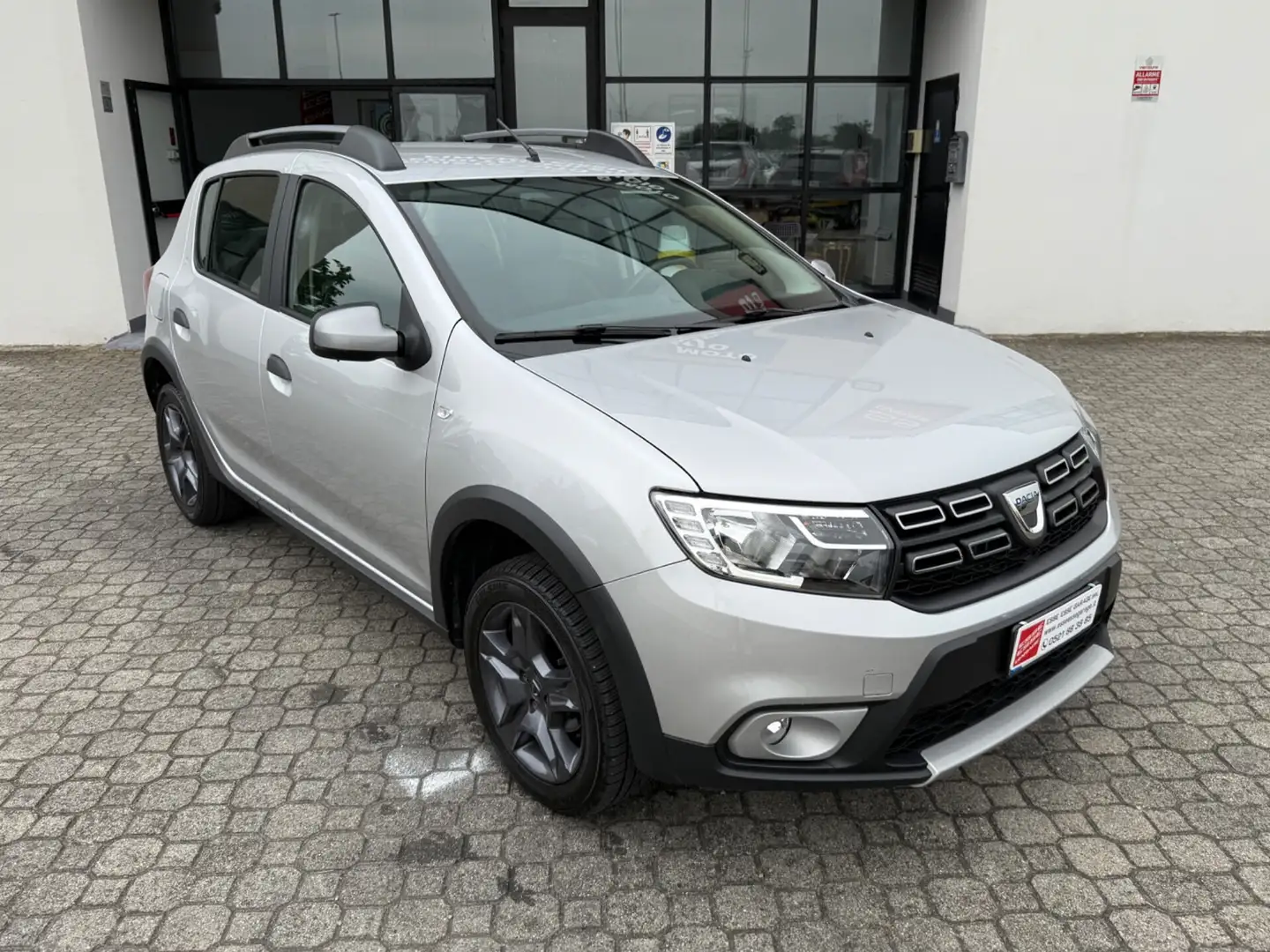 Dacia Sandero 0.9 TCe 12V T-GPL 90CV S&S Serie Speciale Brave Grigio - 2
