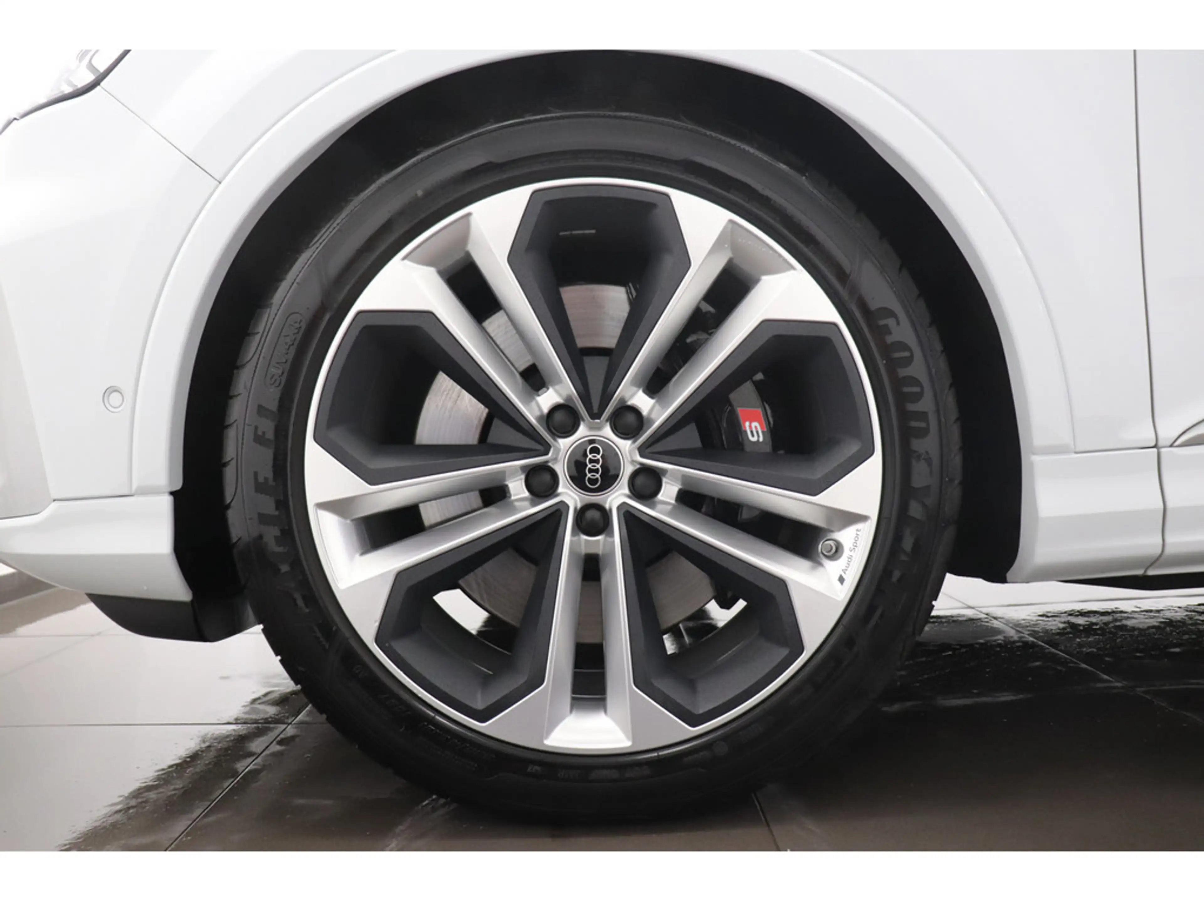Audi SQ7 4.0 TFSI quattro #Standheizung #B&O #Panorama — photo 7