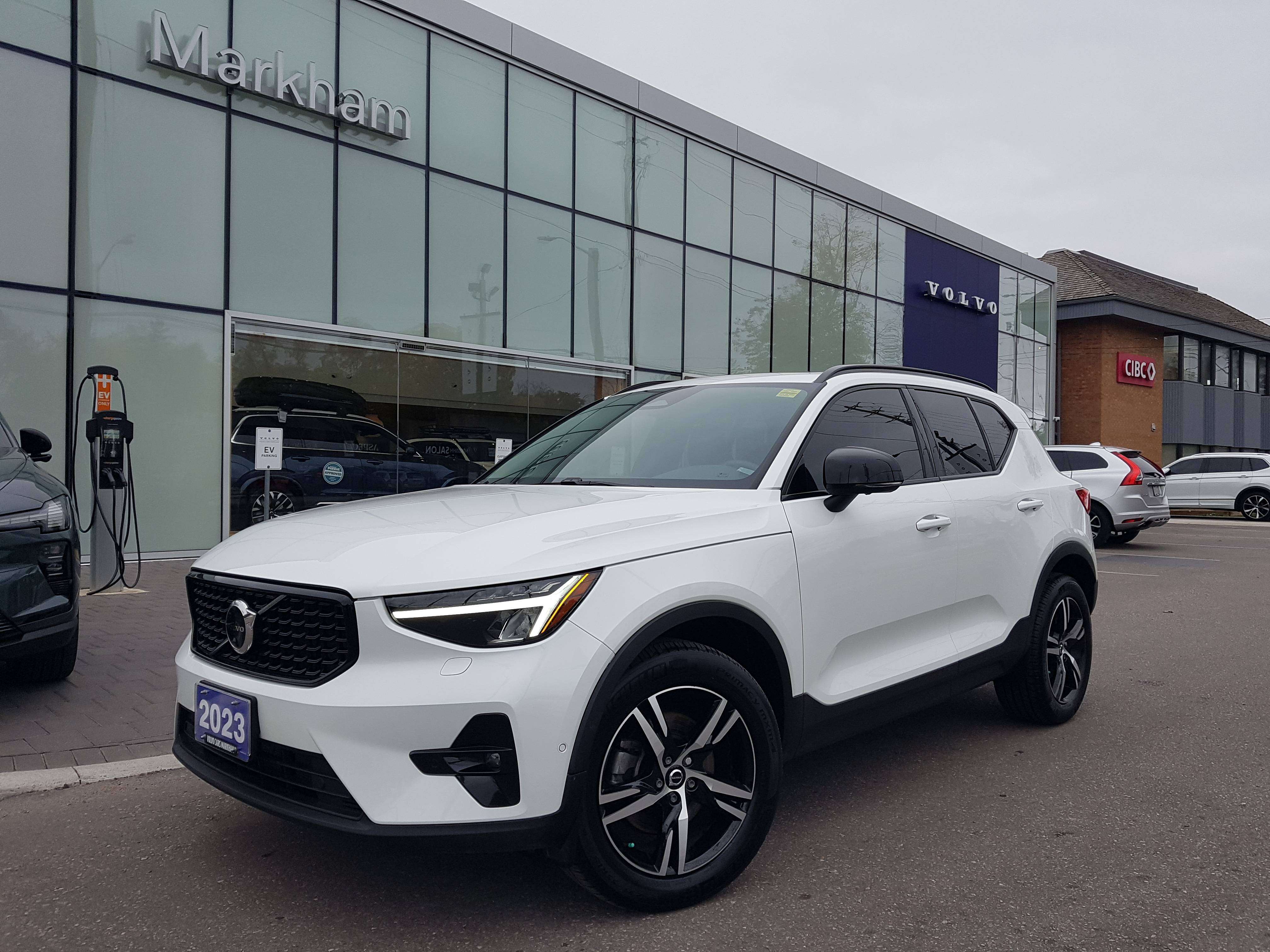 2023 Volvo XC40 B5 AWD Plus - Dark |CPO|360|