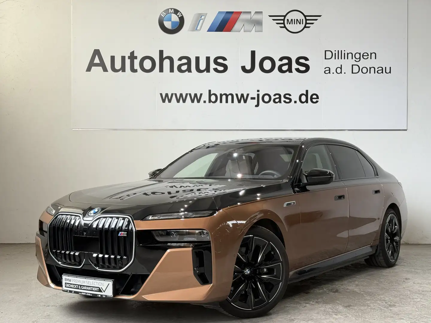 BMW i7 M70 xDrive Limousine Sonderlackierung B&W Surround Or - 1