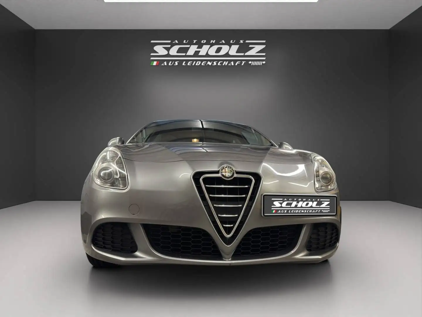 Alfa Romeo Giulietta 1.4 TB 16V 88KW Grijs - 2