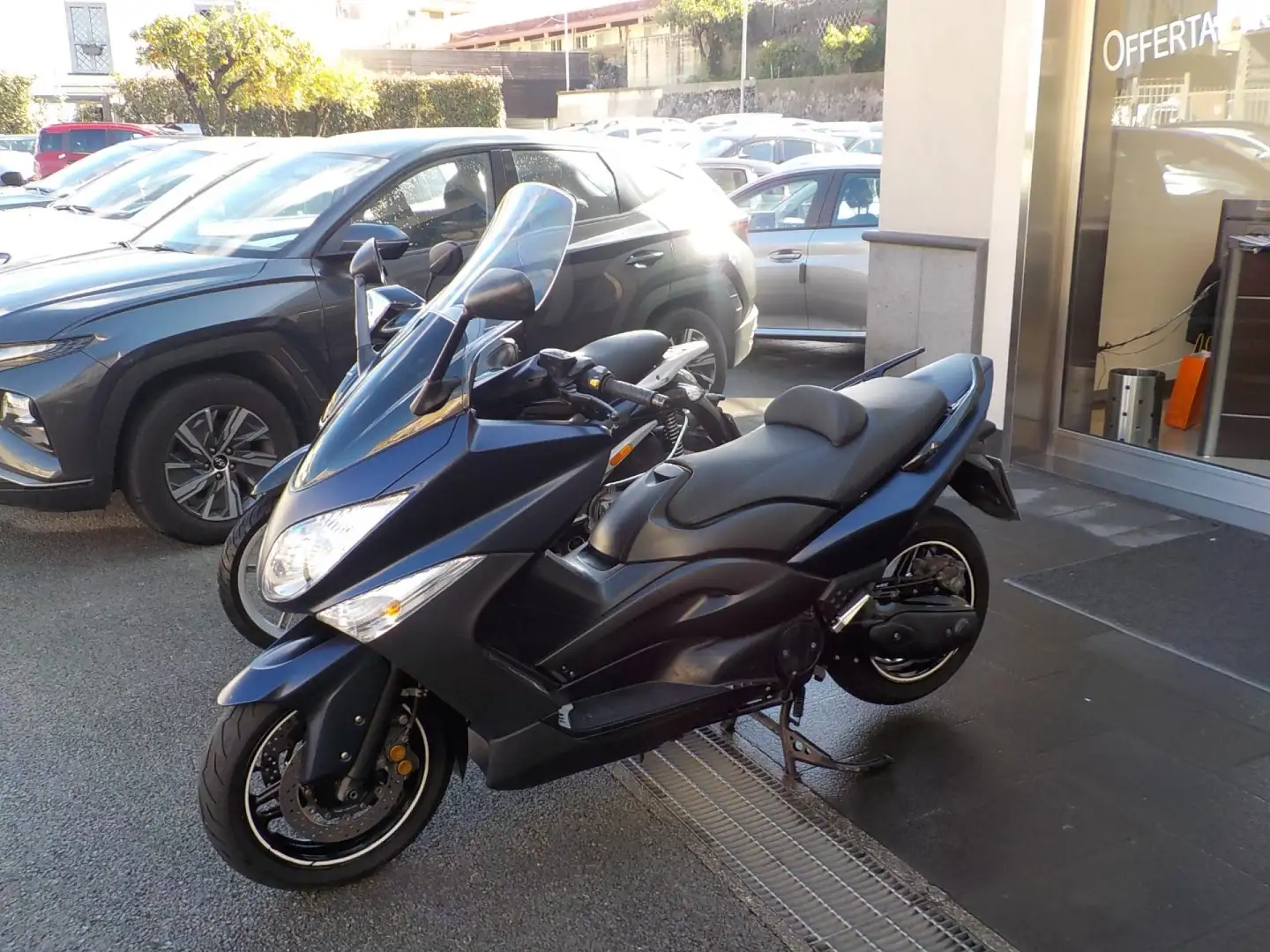 Yamaha TMAX 500 - Anno 2011 crna - 2