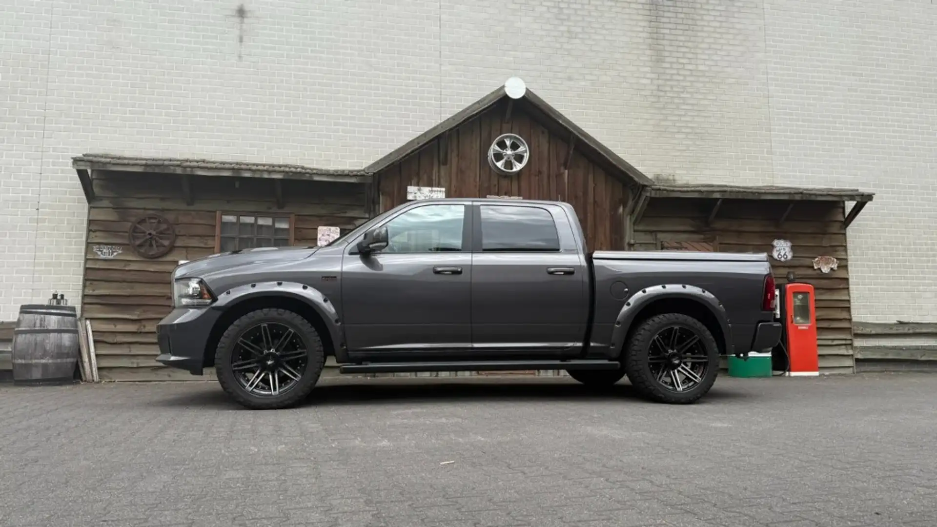 Dodge RAM 1500 Grijs - 2