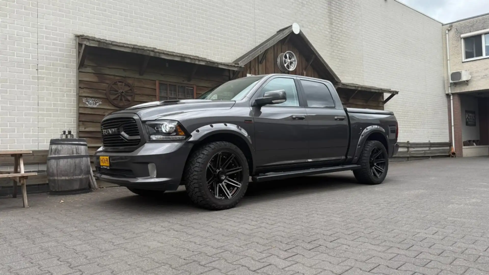 Dodge RAM 1500 Grijs - 1