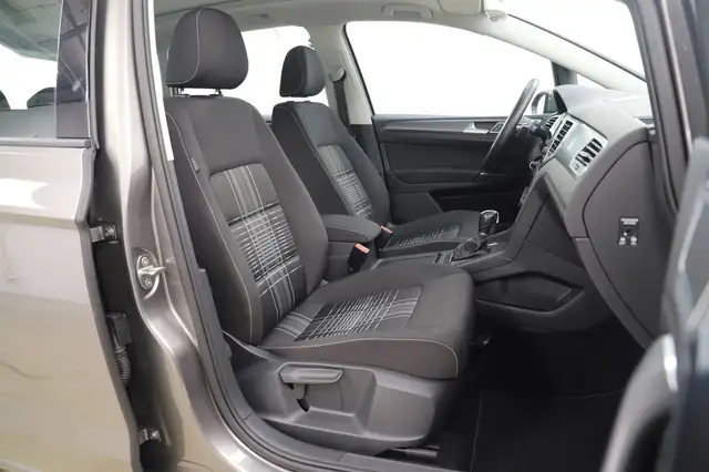 Volkswagen Golf view 9