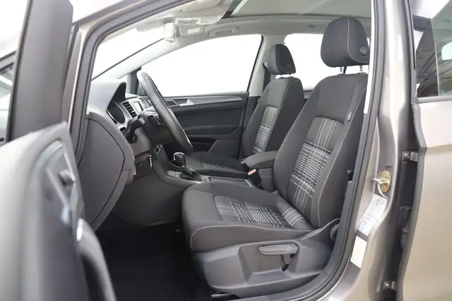 Volkswagen Golf view 10