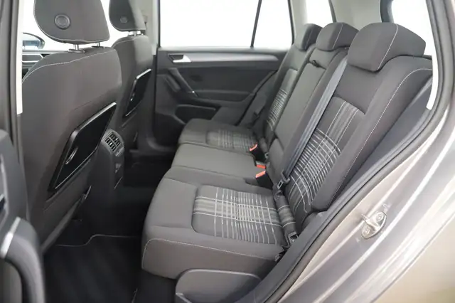 Volkswagen Golf view 11