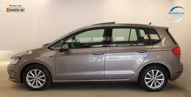 Volkswagen Golf view 4