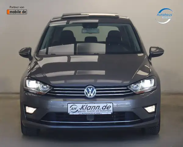 Volkswagen Golf view 2
