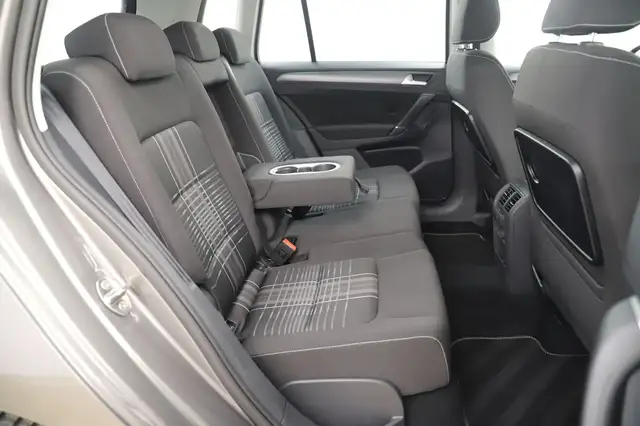 Volkswagen Golf view 12