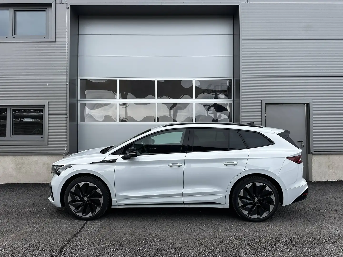 Skoda Enyaq 80x Sportline /ALCANTARA/ Head-Up/ 360°KAMERA/ WÄRMEPUMPE/ MwSt. ausw. Weiß - 2