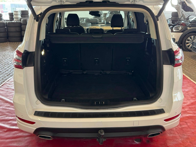 Ford S-Max Titanium — photo 11