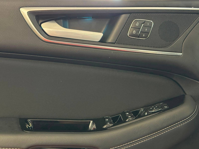 Ford S-Max Titanium — photo 13