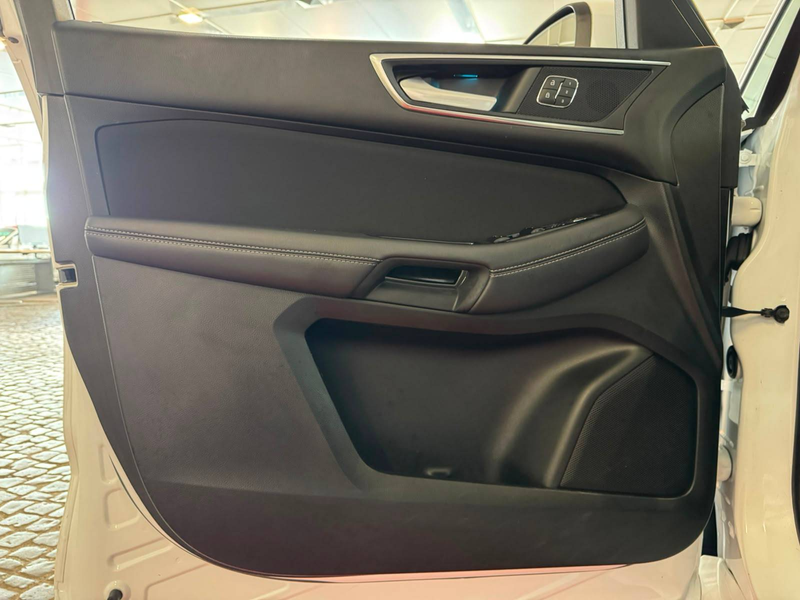 Ford S-Max Titanium — photo 14