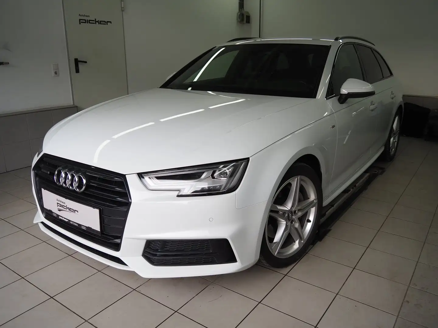 Audi A4 2.0 TDI quattro Sport Weiß - 1