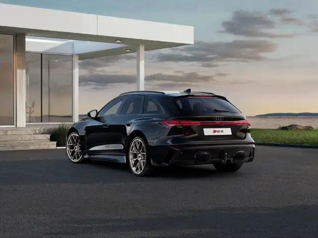 Audi RS5 view 5