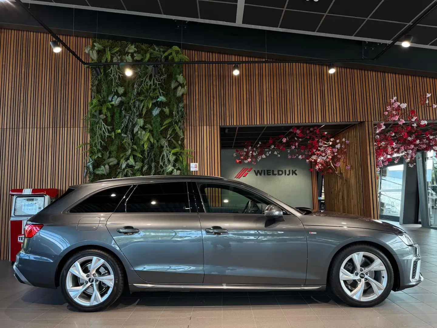 Audi A4 Avant 35 TFSI S edition Grau - 2