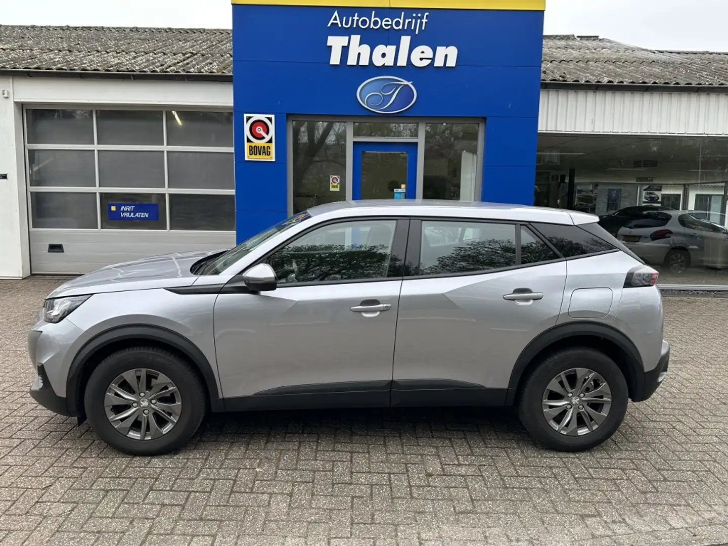 Peugeot 2008 130 pk trekhaak 1.2 PureTech Active Grijs - 2