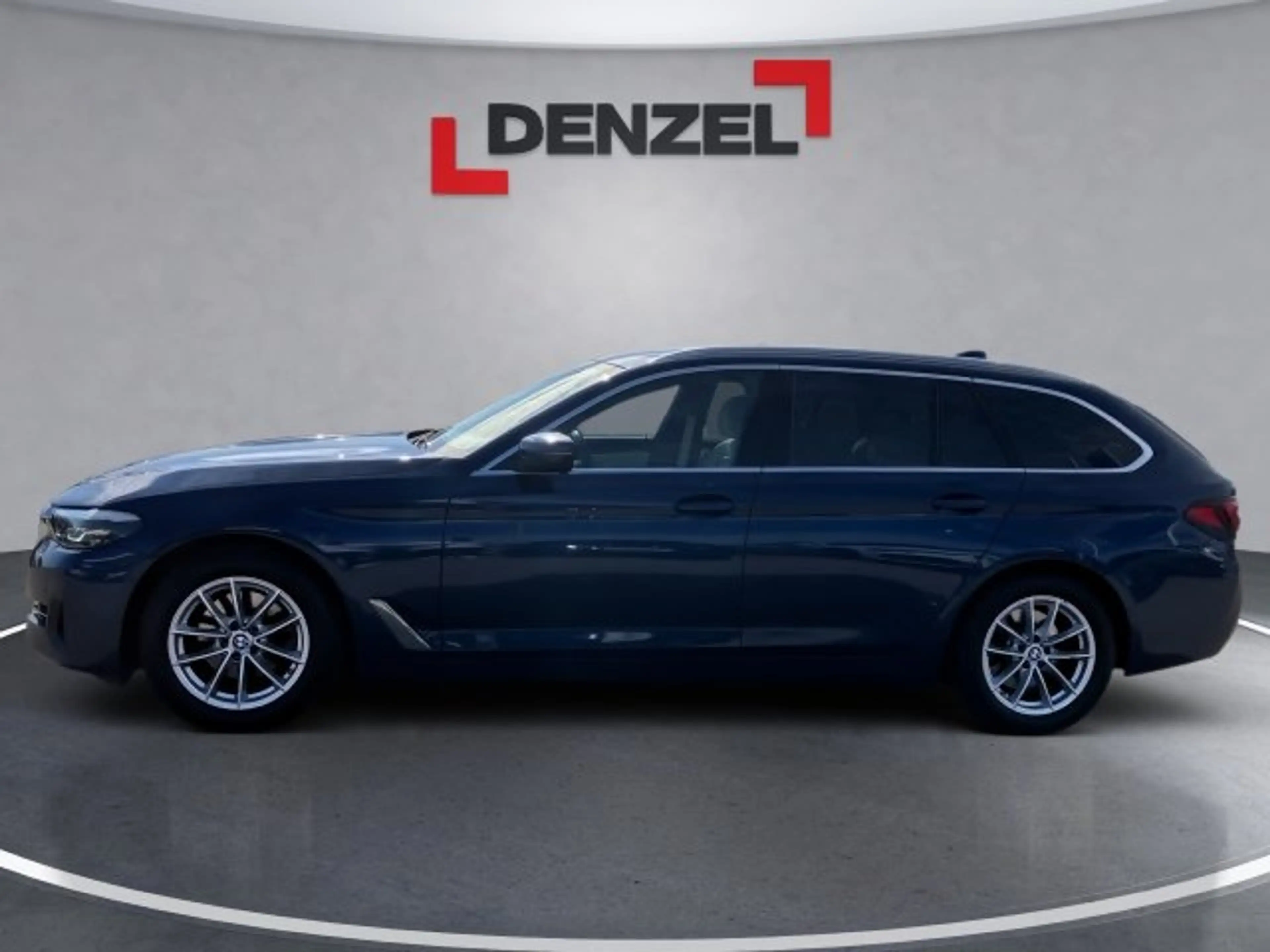 BMW 520 d Touring G31 B47 — photo 2