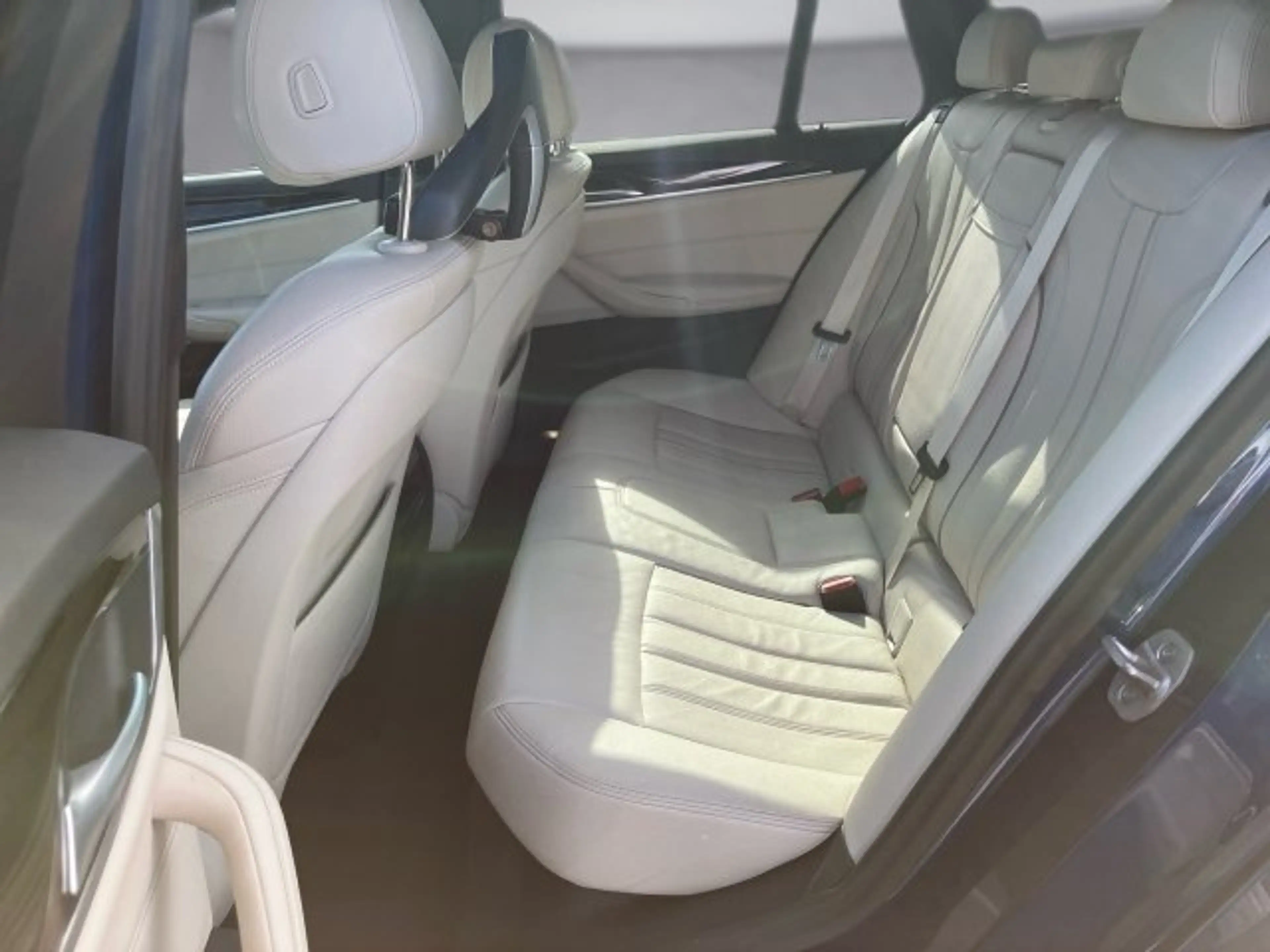 BMW 520 d Touring G31 B47 — photo 12