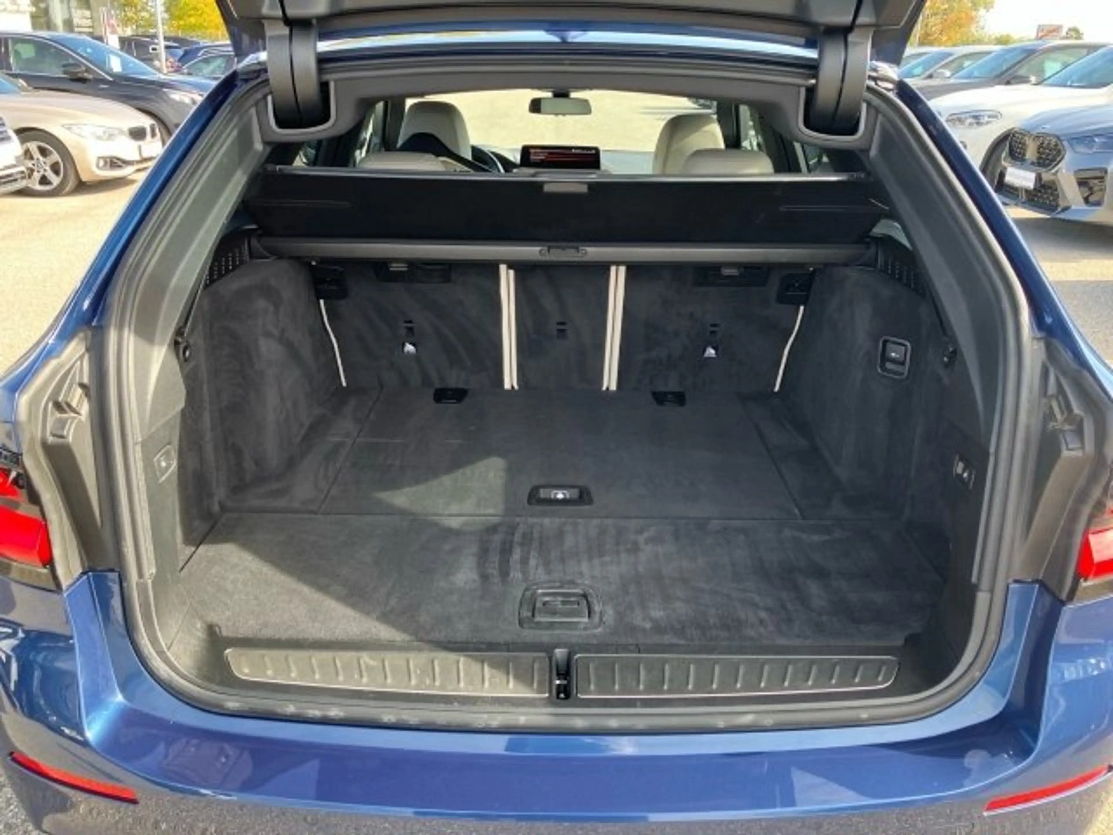 BMW 520 d Touring G31 B47 — photo 13