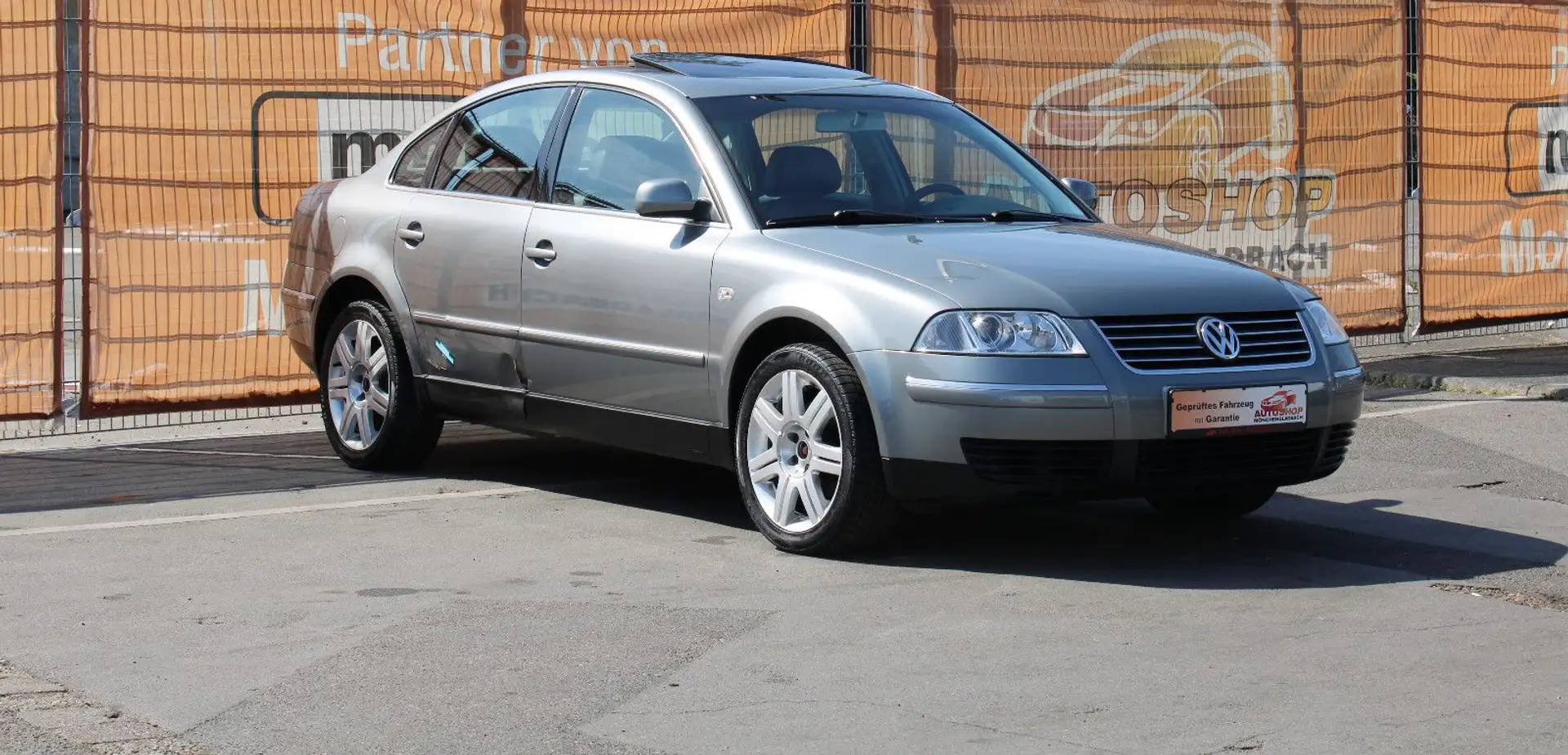 Volkswagen Passat Highline *Tüv&Inspektion Neu*Alcantara* Gris - 1