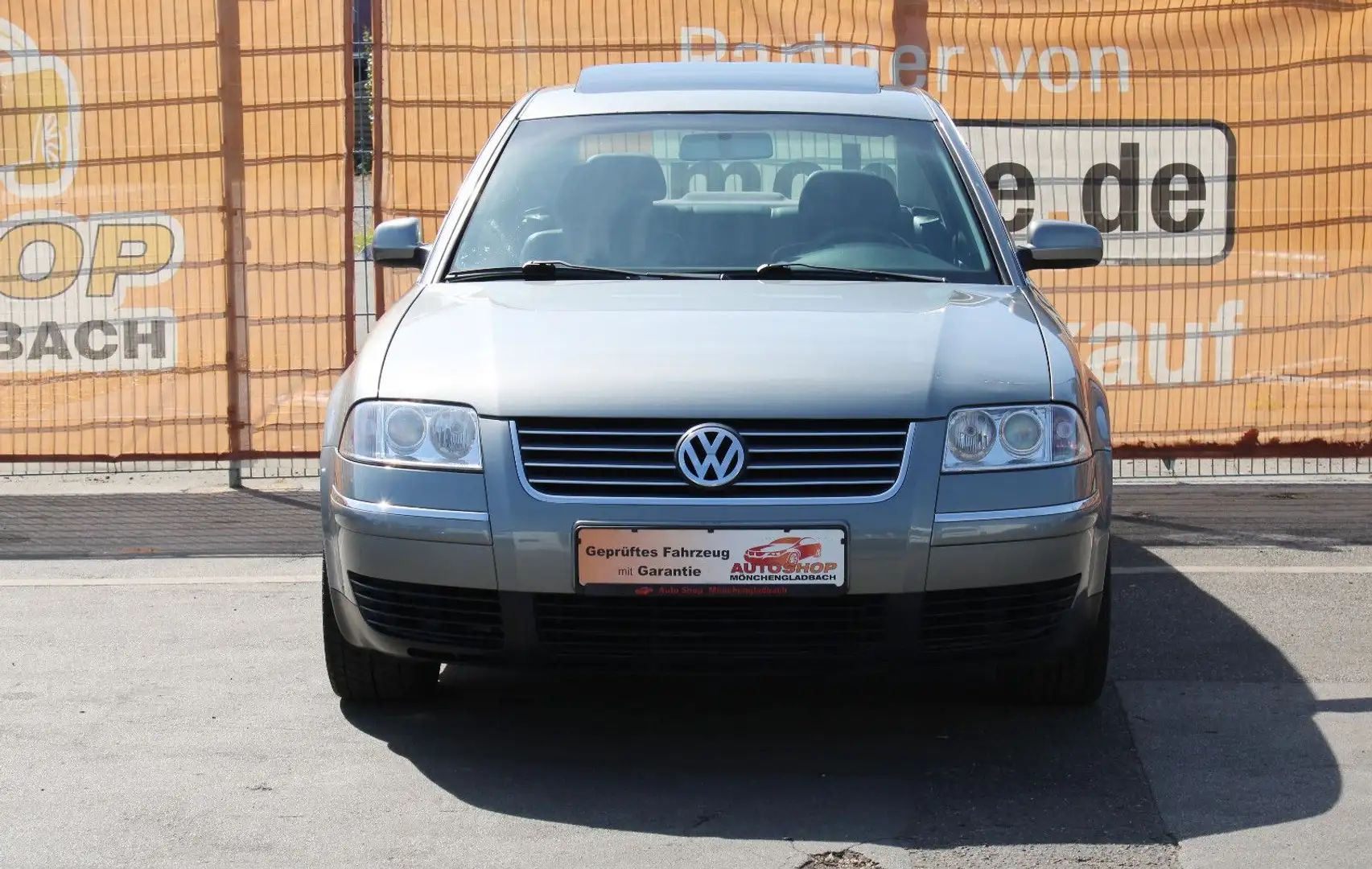 Volkswagen Passat Highline *Tüv&Inspektion Neu*Alcantara* Gris - 2