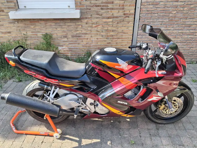 Honda CBR 600 RR - foto 3