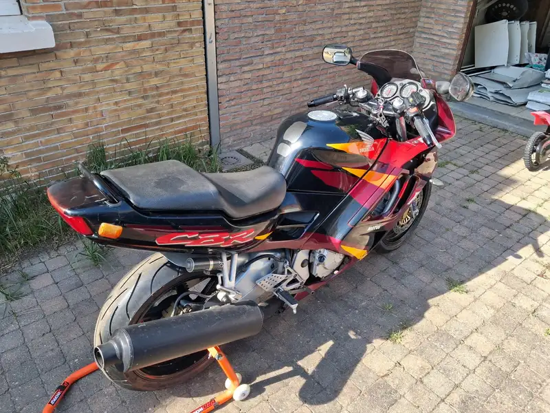 Honda CBR 600 RR - foto 4