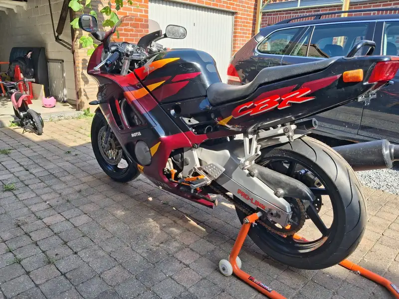 Honda CBR 600 RR - foto 8