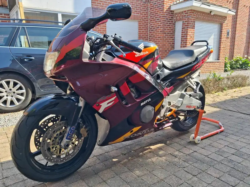 Honda CBR 600 RR - foto 2