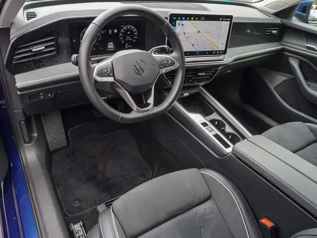 Volkswagen Passat view 8