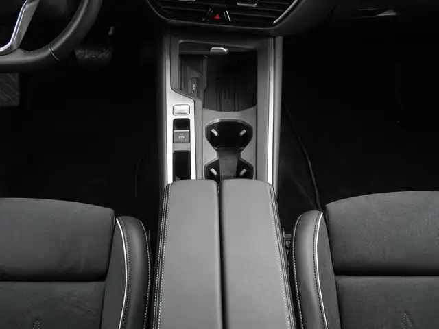 Volkswagen Passat view 13