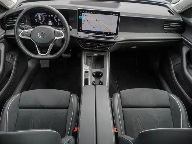 Volkswagen Passat view 9