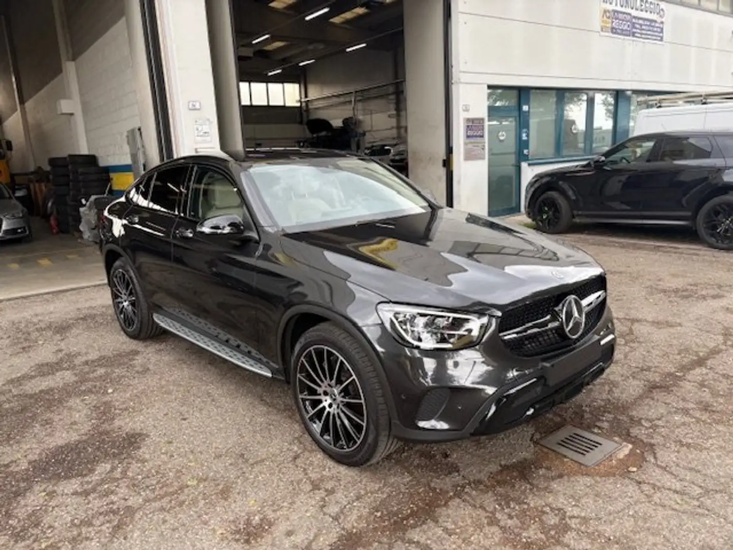 Mercedes-Benz GLC 300 COUPE d Premium 4matic auto Gris - 2