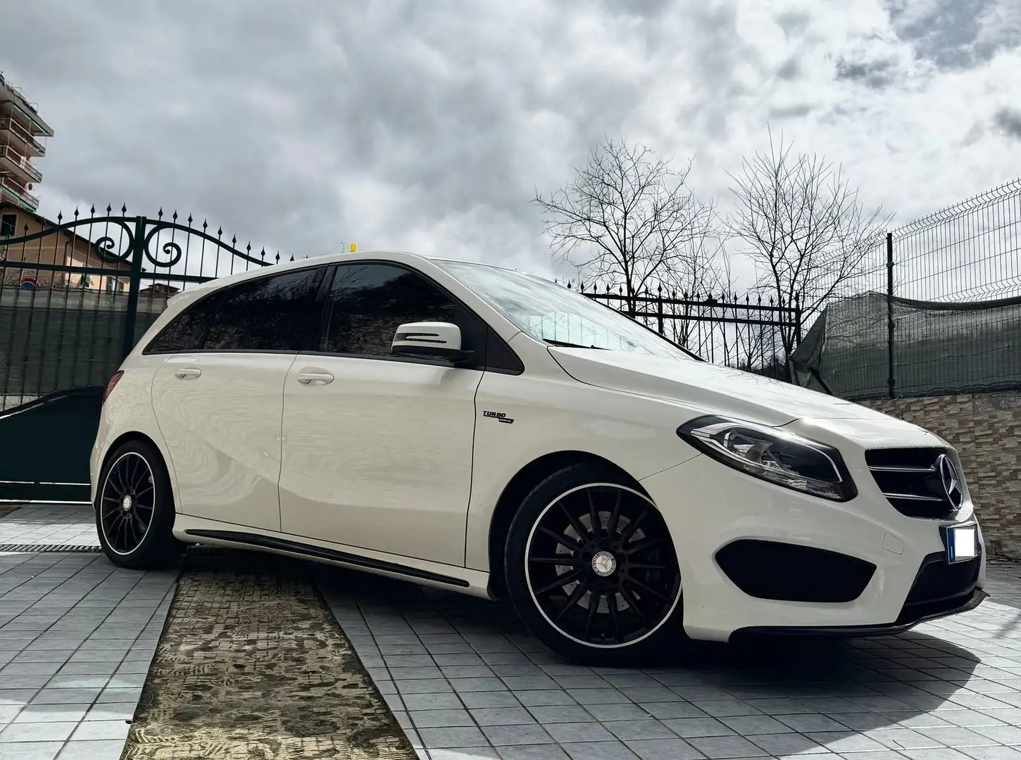 Mercedes-Benz B 220 Premium 4matic AMG Automatica - 1
