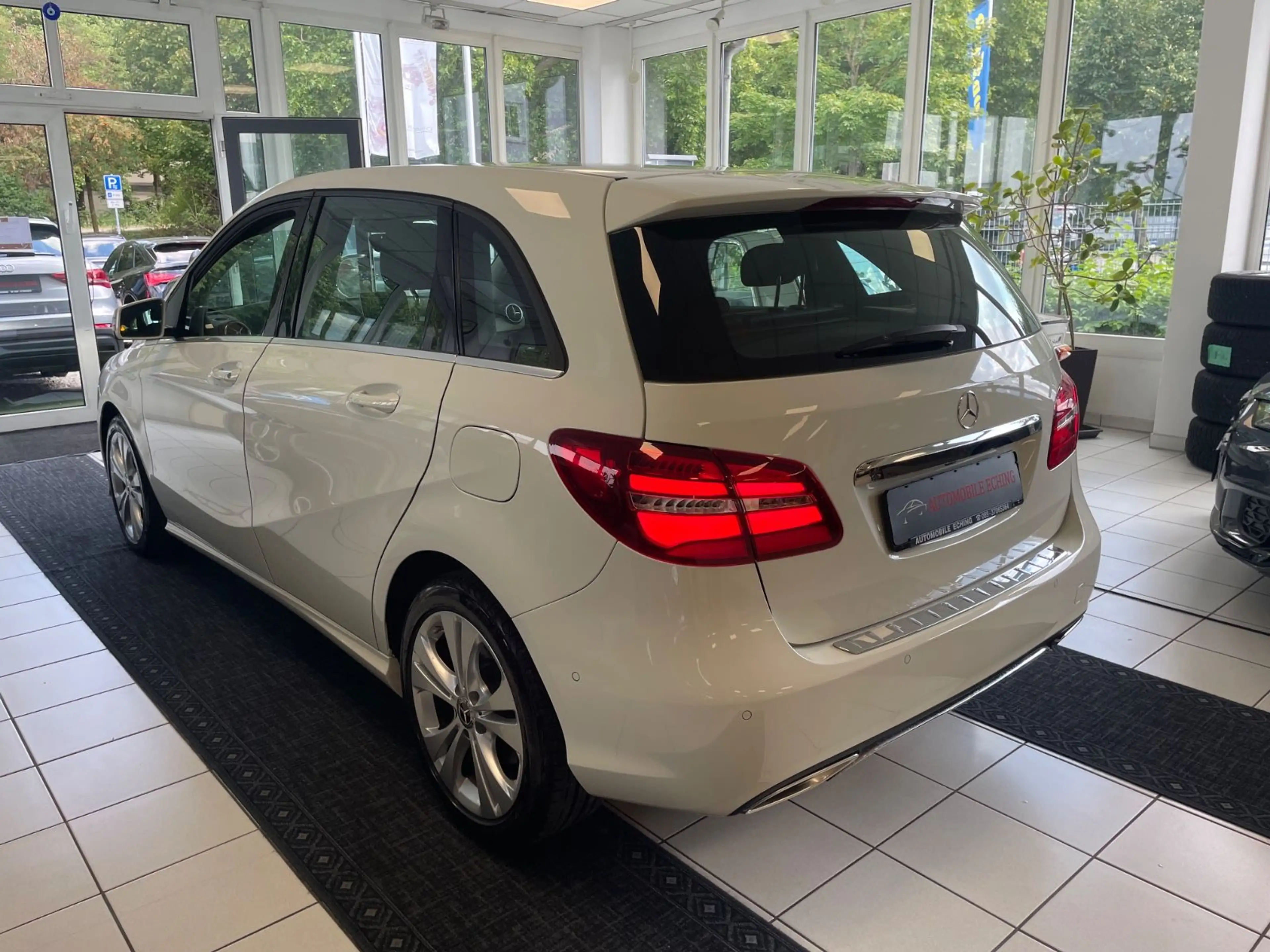 Mercedes-Benz B 220 4M Edition B Navi*Kamera*7G-DCT*LED* — photo 3