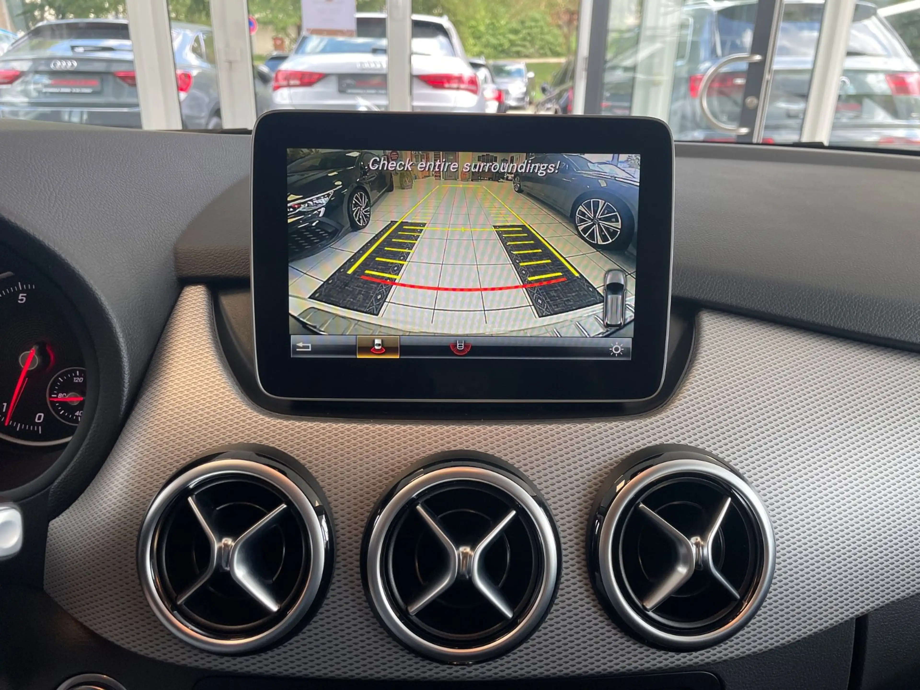 Mercedes-Benz B 220 4M Edition B Navi*Kamera*7G-DCT*LED* — photo 14