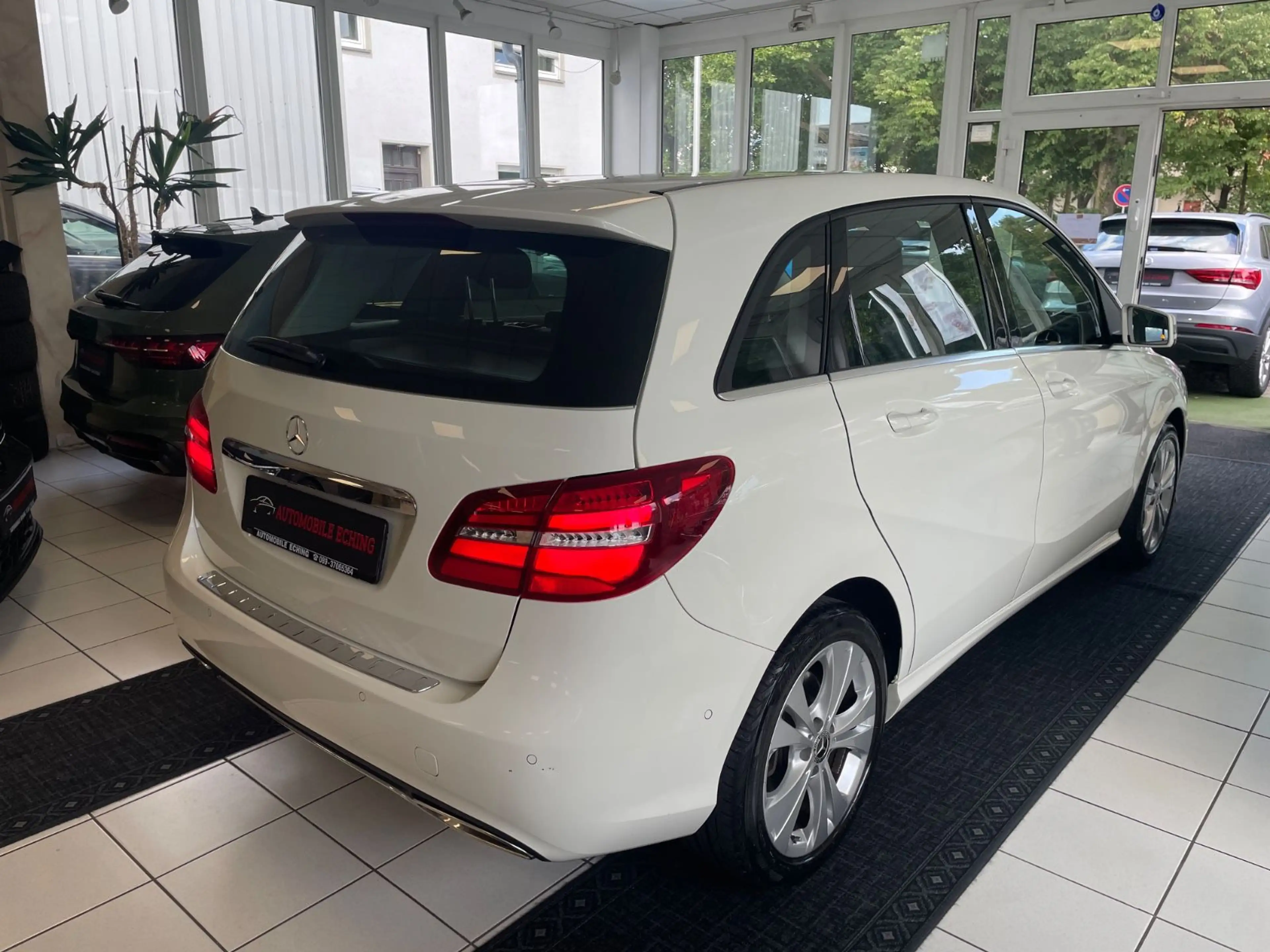 Mercedes-Benz B 220 4M Edition B Navi*Kamera*7G-DCT*LED* — photo 2